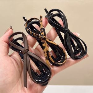 กิ๊บติดผม PU ลายเสือดาวสีเบจ ทรงหัวเข็มขัดผีเสื้อ ทรงเรียบง่าย สไตล์เกาหลี กิ๊บติดผมสำหรับผู้หญิง แฟชั่นฤดูใบไม้ผลิและฤดูร้อน