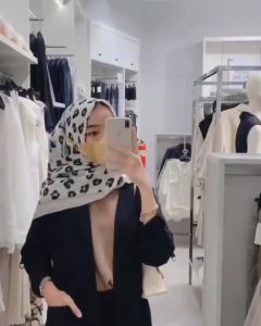 Paket Usaha 20 Pcs Hijab Jilbab Segi Empat Voal Motif LaserCut - RANDOM