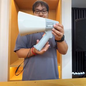 TOA ER-520 โทรโข่งแบบมือถือ ขนาด 10 วัตต์ โทรโข่งกันน้ำได้ ให้เสียงชัดเจนถึง 250 เมตร AT Prosound