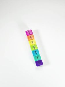 1PCS Small Pill Organizer 7 Day Pill Box 1 Time a Day Travel Friendly Day Night Vitamin Organizer Weekly Pill Case Container