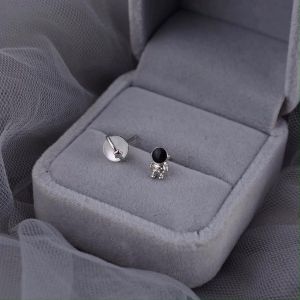 🔥พร้อมส่ง 🔥 BYB ต่างหู be your bag ก้านเงินแท้ S925 นักบินอวกาศกับดาวเสาร์ สองข้างไม่เหมือนกัน Code 2112 (B8)