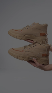 บูทหุ้มข้อแฟชั่นสำหรับผู้ชาย รองเท้าบูทเดินป่าน้ำหนักเบากลางแจ้งบูททหารทะเลทรายกันลื่น2025ฤดูหนาว