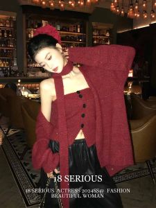 ชุดเสื้อถักสีแดงสำหรับผู้หญิงในช่วงฤดูหนาวปี 2025 ชุดสองชิ้น แขนยาว คอวี ทรงเข้ารูป คอกลม แฟชั่นฤดูใบไม้ร่วง