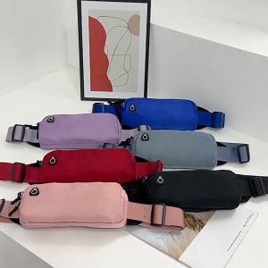 กระเป๋าวิ่งออกกำลังกาย กระเป๋าเงิน กระเป๋ามีรูช่องสอดหูฟัง มีรูปแบบและขนาดเหล่านี้