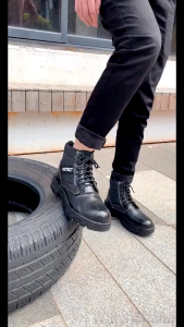 รองเท้านิรภัยสีดำ รองเท้าผ้าใบหัวเหล็ก กันกระแทกและป้องกันการเจาะ ป้องกันการลื่นไถล ขายส่ง