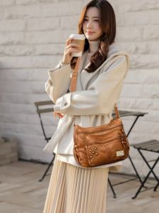 Túi Đeo Chéo Da Mềm Dung Tích Lớn Thời Trang Cho Phụ Nữ Trung Niên Du Lịch Thường Ngày Túi Xách Thời Trang Mùa Xuân 2024