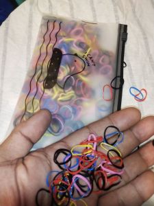 KARET IKAT RAMBUT PREMIUM ANTI MELAR ISI 1000 PC KEMAS POUCH MOTIF LUCU