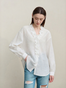 AMII | Elegant V-neck Ruffled Texture Blouse