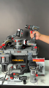 OSUKA  จัดให้  ชุดงานไม้ OCK165-D1M2  ชุดช่างไม้ เครื่องมือช่างไร้สาย งานไม้ ทริมเมอร์ เลื่อยจิ๊กซอว์ เลื่อยวงเดือน ขัดกระดาษทราย และ สว่านแบต ครบจบใน 1 ชุด