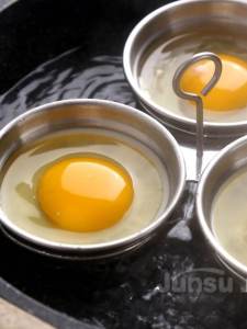 โมเดลไข่ตุ๋นน้ำ 304 สแตนเลสรูปหัวใจ ใช้ได้ในบ้าน วัสดุเหล็กกล้าสำหรับทำอาหารเช้า ไข่ตุ๋นน้ำ ชุดทำอาหารเช้า