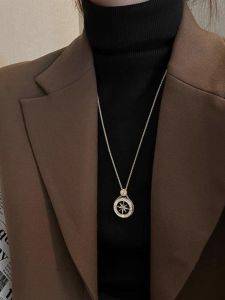 Luxurious Women's Accessory: A Guide to the Long Versatile Necklace