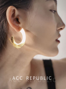 Elegant Metal Texture Womens Earrings Exquisite Versatile Simple Design Fashionable Jewelry Clip-Ons for All Occasions