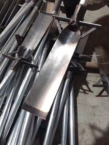 หัวขุดดิน เสียมขุดดินลาว พลั่วขุดดินจอมพลัง คลาดเหล็ก จอบขุดดิน พั่วขุดดิน เหล็กหนา เหล็กแมงกานีส แบบใช้แรงขาเสริมดันพลั่วลงดิน (ไม่มีด้าม)