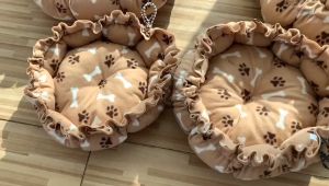 Đệm cho chó mèo hình dấu chân hồng tròn dây rút tiện lợi lót bông êm ái