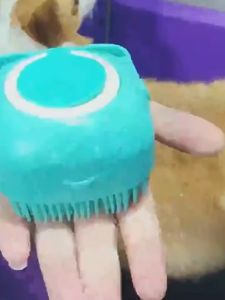 [Rẻ vô địch] Bàn Chải Massage Bàn Chải Tắm Cho Chó Mèo Có Chỗ Đựng Sữa Tắm Tạo Bọt