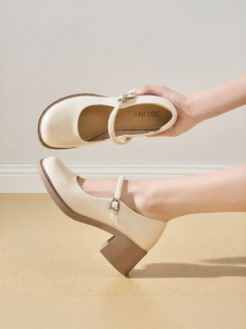 Josiny | Vintage French Style Flat Mary Jane Shoes with Straps and Chunky Heels