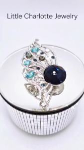 เข็มกลัดคริสตัล Crystals from Swarovski รูปผีเสื้อ Flying Butterfly Brooch