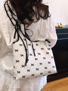 ideafashionshop(ID2482) กระเป๋าผ้าสะพายไหล่ลายโบว์-จุด ปรับสายได้
