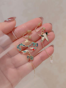 ต่างหูรูปผีเสื้อสไตล์จีนโบราณแบบไม่สมมาตรสำหรับผู้หญิง ต่างหูรูปมุกยาว ต่างหูแบบหัวเข็มขัดสำหรับใส่กับชุดฮันฟู่