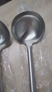 Vá inox 304 cán dài vá xào đầu bếp cán gổ hoặc tay cầm inox dùng làm vá xào đầu bếp