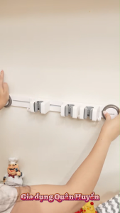 Giá treo chổi chịu lực ECOCO hít chân không kèm 5 móc treo Thanh treo chổi kèm móc treo khăn áo đồ dùng bếp nhà tắm