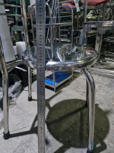 Ghế inox có lưng dựa dạng 8 song loại co định inox 201 và inox 304 toàn bộ dày 1mm . Mặt ghế tròn to đường kính 36cm