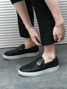 2025 New Mens Leather Shoes Fashionable Slip-On Thick Bottom Casual Bean Bean Shoes Breathable PU Leather Spring Autumn