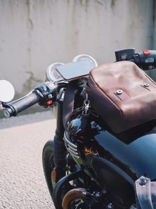 Retro Motorcycle Oil Wax Waterproof Cowhide Magnetic Quick Release Riding Fuel Tank Bag Key Pouch Functional Crossbody Bag