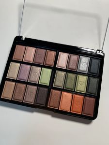 พาเลทอายแชโดว์แม่เหล็กแบบเปล่า แผ่นเปล่าสำหรับใส่บลัชออน/อายแชโดว์สีเดียว พร้อมกระจก ประกอบเองได้