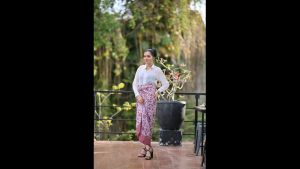 Rok Lilit Batik Wanita: Seragam Pesta Kondangan & Skirt Lipat Kekinian
