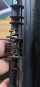 miếng nhựa dẫn giấy ra +bánh xe giấy ra canon 2900 3000 và hp 1020 dùng chung với nhiều đời đa năng