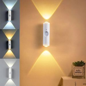 LED Motion Sensor Night Light 3 สีเปลี่ยนตู้ไฟตกแต่งชาร์จตู้โคมไฟสําหรับห้องครัวตู้เสื้อผ้า