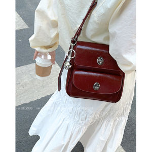 กระเป๋าสะพายข้างสีแดงวินเทจสำหรับผู้หญิง กระเป๋าใส่โทรศัพท์มือถือแบบสะพายข้าง กระเป๋าสี่เหลี่ยมเล็กแบบหนัง PU ทรงสี่เหลี่ยมตั้ง
