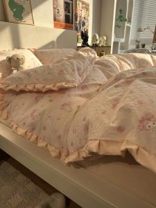 ผ้าคลุมเตียงผ้าฝ้ายแท้เนื้อนุ่ม ขอบดอกไม้ ชุดผ้าคลุมเตียง 3 ชิ้น สำหรับหอพักนักเรียน ผ้าฝ้ายแท้เนื้อนุ่ม ชุดผ้าคลุมเตียง 4 ชิ้น