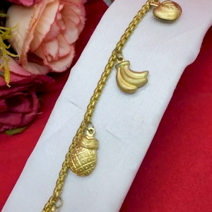 สร้อยข้อมืองานดิบทองเหลืองลายผ่าหวายมนห้อยผลไม้ ความยาว 7 นิ้ว งานเเฟชั่น งานดิบไม่ได้ชุบ ทองเหลือง ใส่ได้ทุกโอกาส พร้อมส่ง