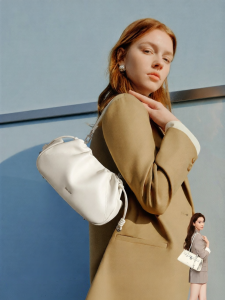 Drawstring Wrinkled Cloud-shaped Leather Bag