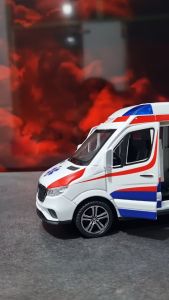Diecast Miniatur Mainan Mobil Van Ambulans Mercedes Benz Sprinter Besi Metal LED Bersuara 1/24