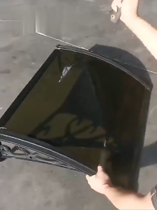 กันสาดหน้าต่าง กันสาดบังแดด ขาตั้งพลาสติกเสริมแรง กันรังสี UV มีให้สำหรับหน้าต่างและหลังคาและระเบียง