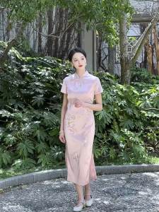 Elegant Pink Embroidery Cheongsam for Summer Wedding and Daily Wear