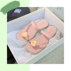 QLshop สินค้ามาใหม่ รองเท้าแฟชั่นสไตล์เกาหลีสำหรับสุภาพสตรี ดีไซน์แบบเรียบหรูดูแพง ใส่แล้วขับผิวดีทีเดียวเชียว