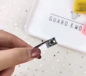 Manicure Set 4 in 1: Alat Pedikur Praktis Gunting Potong Kuku, Korek Kuping & Pinset Cabut Bulu