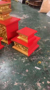 ฐานพระไม้สัก สีแดงฐานทอง แท่นวางพระ 3 ขนาด ตั้งหิ้ง–ตั้งโต๊ะ สำหรับวางพระพุทธรูปและวัตถุมงคล