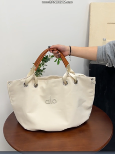 Alo Japanese retro workwear canvas bag large-capacity multifunctional shoulder and crocsbody bag stylish commuter tote bag