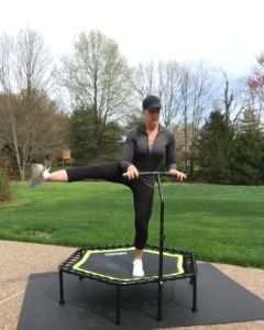 OneTwoFit 53 inch Trampoline 122 cm x 122 cm x (108--128 cm) dành cho mọi lứa tuổi. Thảm nhún thể dục.Sàn nhún