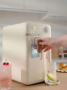 Zoomland Hot and Cold Ice-Making Instant Hot Water Dispenser 3L Ice Maker Fountain 7.8KG Ice Cube Water Dispenser Desktop Instant Hot Water Dispenser Water Tank Kettle Small Household Desktop Direct Drinking Heating All-in-one Dispenser Gift &卓朗饮水机