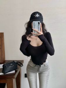 เสื้อเชิ้ตแขนยาวทรงเข้ารูปคอวีสไตล์หวานและเท่สำหรับผู้หญิงในฤดูใบไม้ร่วงและฤดูหนาว เสื้อชั้นในสั้นเข้ารูปเอวเข้ารูป