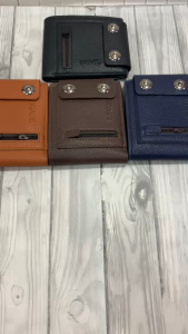 Dompet lipat dua pria tampil lebih elegan