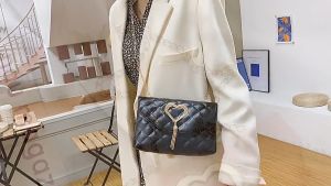 Thinggthing กระเป๋าสะพายข้าง ใส่มือถือ 3 สี น่ารัก