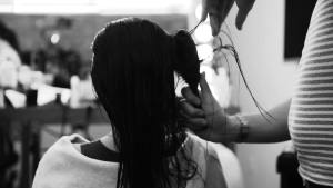 GIOVANNI 2chic Ultra-Revive Super Potion - Anti-Frizz Serum to Moisturize Dry Unruly Hair Enriched with Pineapple & Ginger Works Great with Curly Hair Color-Safe Hair Oil Serum - 2.75 oz