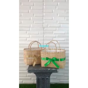 Keranjang Anyaman Hampers Lebaran Pita Variasi Warna: Tas Aesthetic & Desain Unik